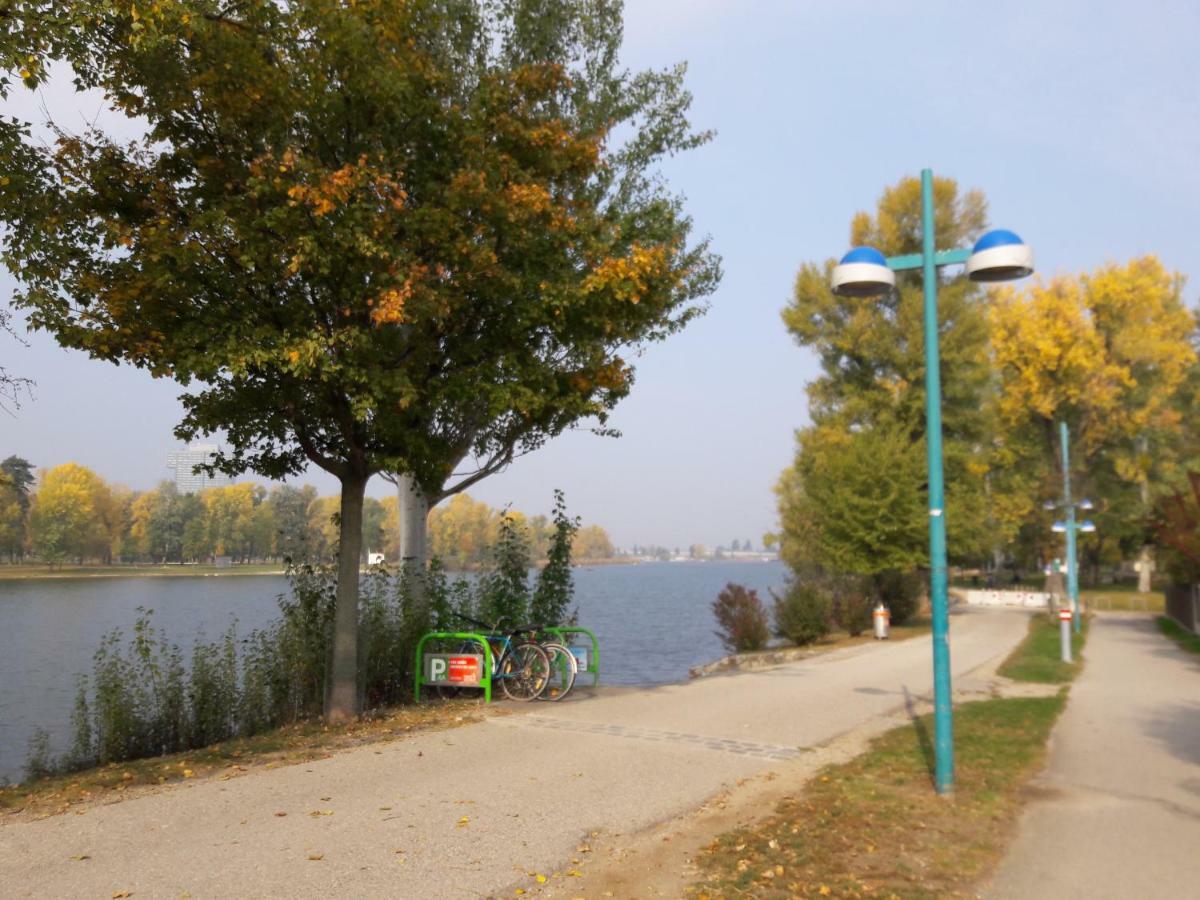 Bungalow At Lake Alte Donau Vienna Exterior photo
